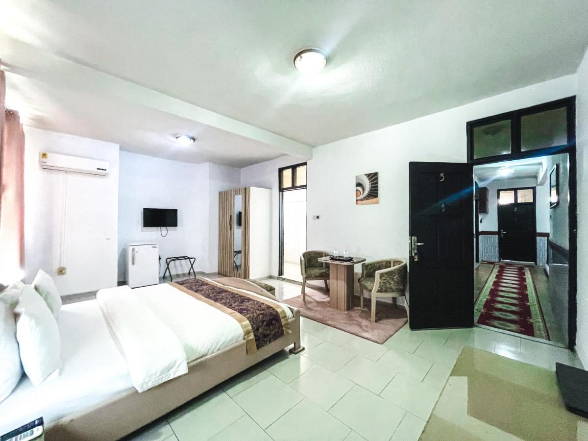 Hill View Hotel Mccarthy Hills Botianaw Exterior photo