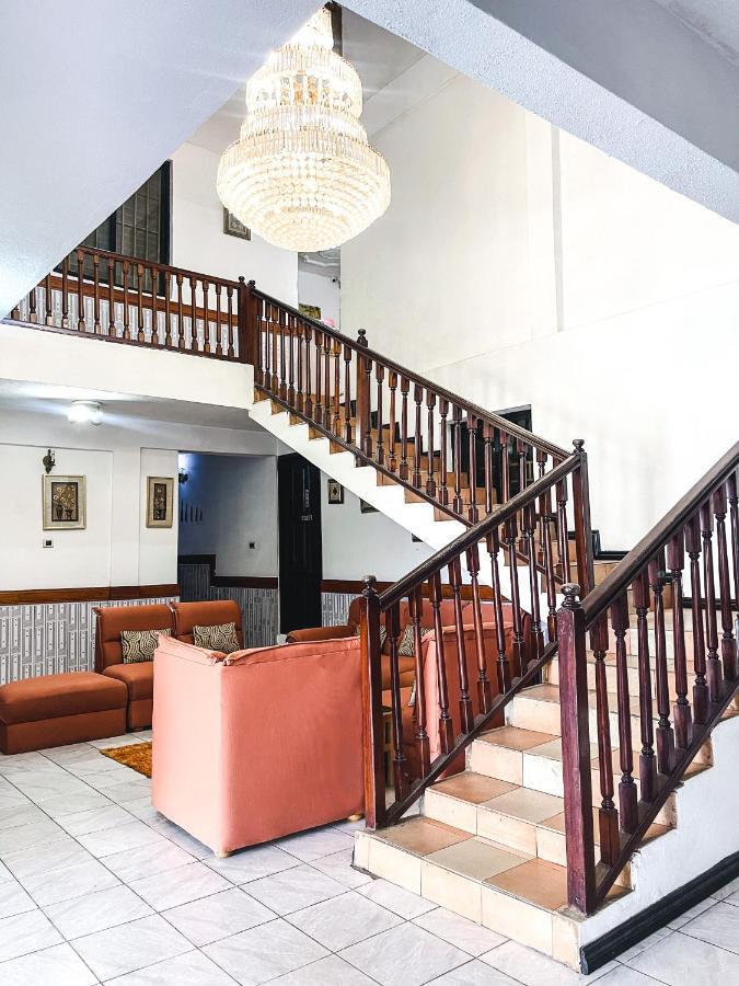 Hill View Hotel Mccarthy Hills Botianaw Exterior photo