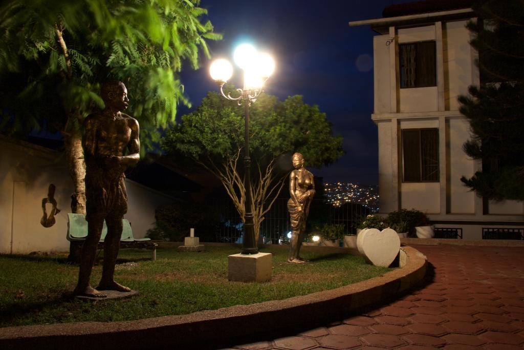 Hill View Hotel Mccarthy Hills Botianaw Exterior photo