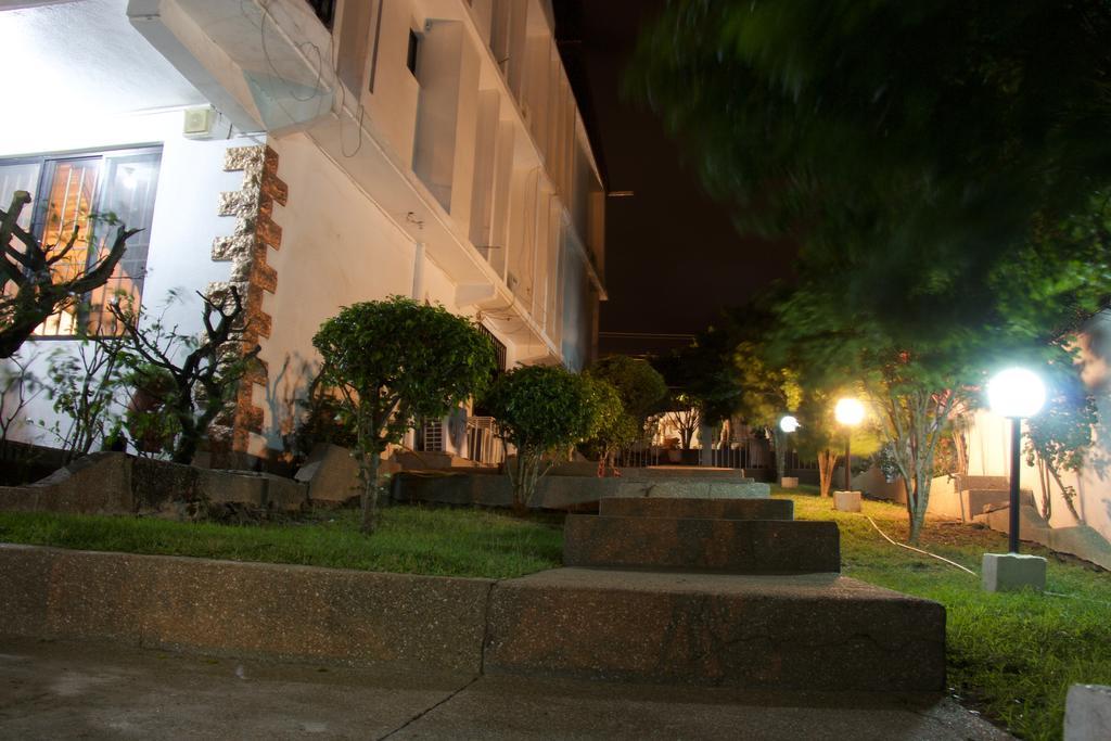 Hill View Hotel Mccarthy Hills Botianaw Exterior photo