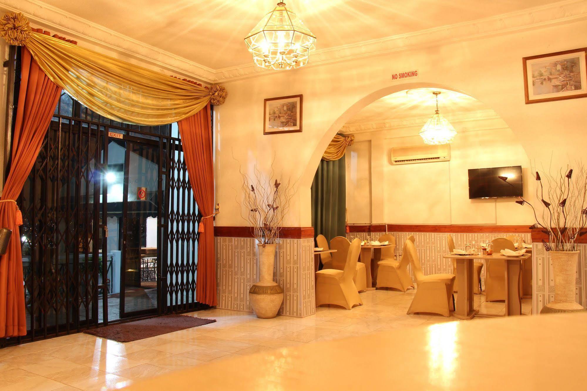 Hill View Hotel Mccarthy Hills Botianaw Exterior photo
